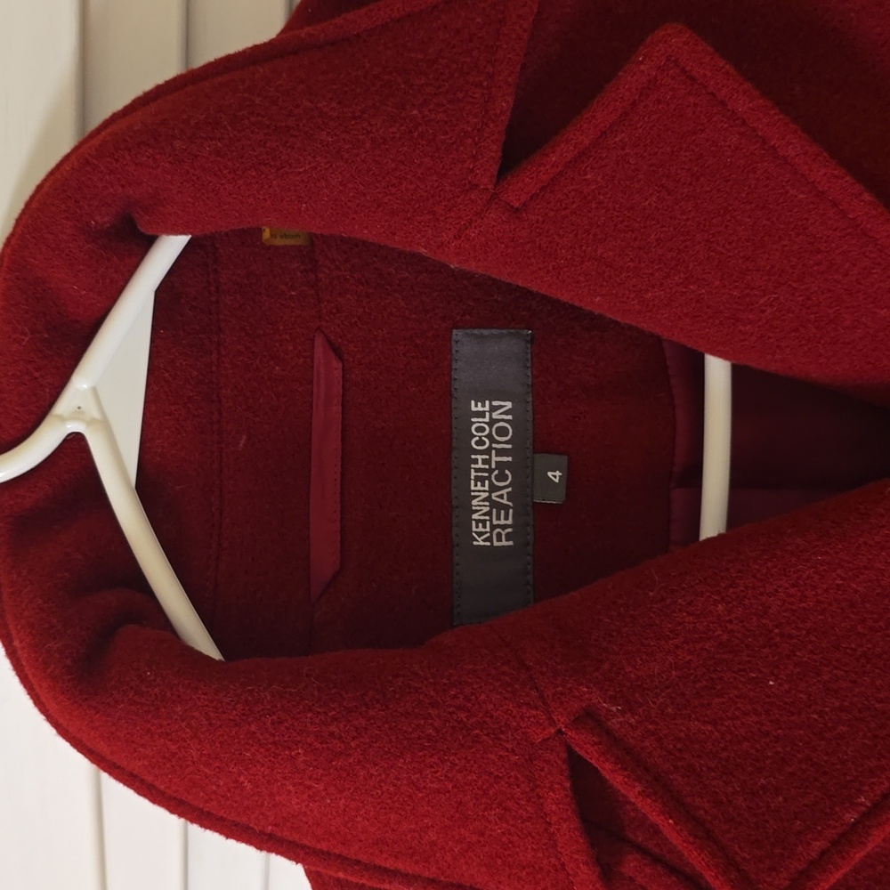 Red coat - Picture 2 of 4